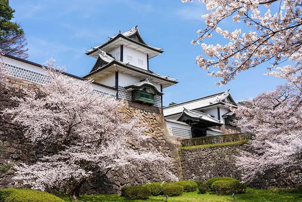 金沢城。（写真：Adobe Stock）